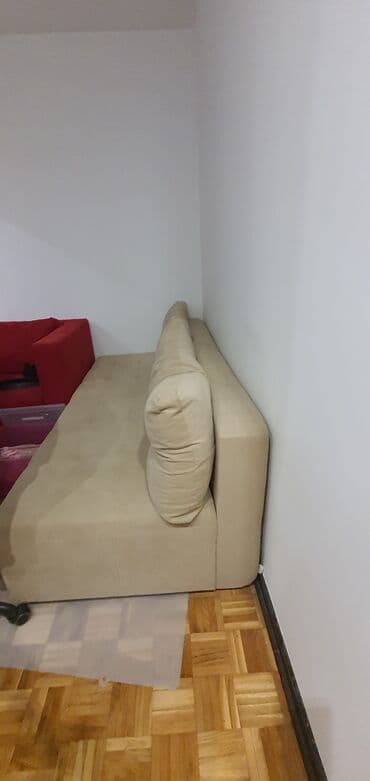 Sofe i kaučevi: Bež trosed/ležaj sa naslonom i jastucima - Moderan, minimalistički na lalafo.rs Sofe i kaučevi: Bež trosed/ležaj sa naslonom i jastucima - Moderan, minimalistički