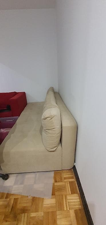 Bež trosed/ležaj sa naslonom i jastucima - Moderan, minimalistički na lalafo.rs — 1 Bež trosed/ležaj sa naslonom i jastucima - Moderan, minimalistički — 1