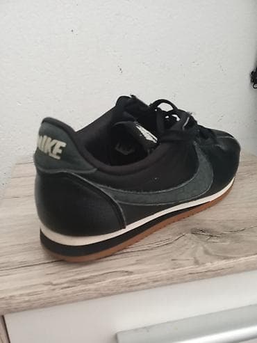 Nike patike crne boje broj 40 na lalafo.rs — 1 Nike patike crne boje broj 40 — 1