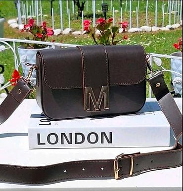 Ženska torbica preko ramena sa širokim kaišem i metalnim slovom “M” - at lalafo.rs — 5 Ženska torbica preko ramena sa širokim kaišem i metalnim slovom “M” - — 5