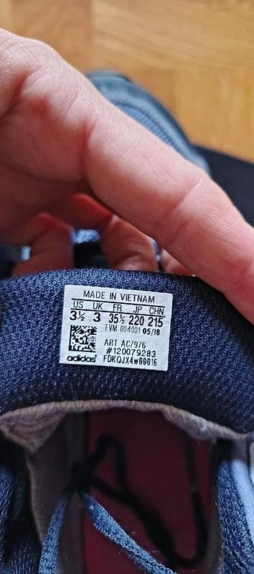 Cipele Adidas Terrex
35 1/2
Očuvane na lalafo.rs — 6 Cipele Adidas Terrex
35 1/2
Očuvane — 6