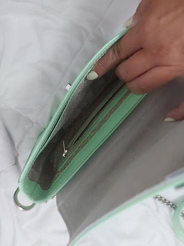 Tašna Mona, zelene boje, kao nova, jednom nošena na lalafo.rs — 5 Tašna Mona, zelene boje, kao nova, jednom nošena — 5