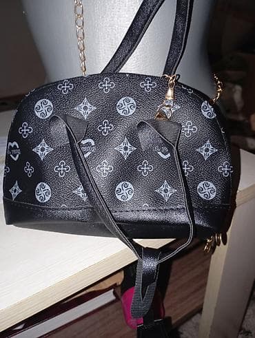 Plišana torbica u obliku srca - Model: srce, mekani veštački krzneni at lalafo.rs — 8 Plišana torbica u obliku srca - Model: srce, mekani veštački krzneni — 8