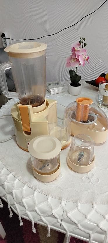 Multipraktik, blender, sokovnik i secko, sve u jednom. Ima 4 različita na lalafo.rs Multipraktik, blender, sokovnik i secko, sve u jednom. Ima 4 različita