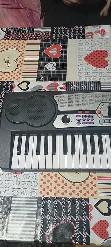 Guitars: Klavijatura je u ispravnom stanju, svaka dirka radi. Uz klavijaturu at lalafo.rs — 3 Guitars: Klavijatura je u ispravnom stanju, svaka dirka radi. Uz klavijaturu — 3