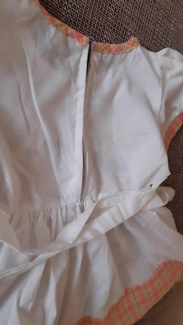 Bela dečja haljina sa kratkim puf rukavima i okruglim izrezom na lalafo.rs — 3 Bela dečja haljina sa kratkim puf rukavima i okruglim izrezom — 3