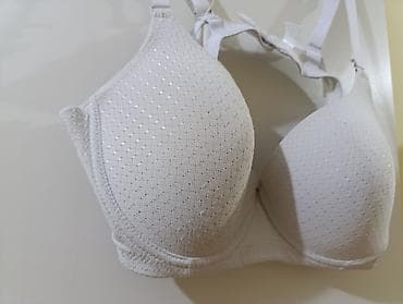 zenske broj: Beli ženski grudnjak sa blagim punjenjem i žicom. Ima podesive bretele at lalafo.rs — 2 zenske broj: Beli ženski grudnjak sa blagim punjenjem i žicom. Ima podesive bretele — 2