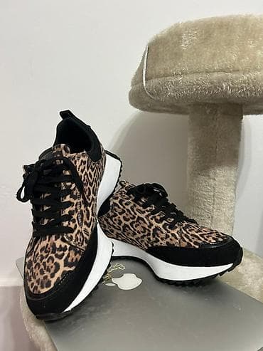 Ženske patike DKNY sa leopard printom Nošene samo jednom na svadbi na lalafo.rs — 2 Ženske patike DKNY sa leopard printom Nošene samo jednom na svadbi — 2