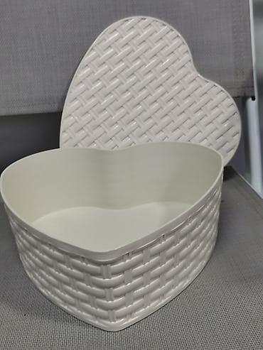 Srce plasticno, vece je, idealno da ga napunite poklonima at lalafo.rs Srce plasticno, vece je, idealno da ga napunite poklonima