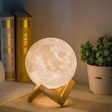 Dečiji nameštaj: 3D Moon lampa sa drvenim stalkom - Dekorativna LED noćna lampa u na lalafo.rs — 1 Dečiji nameštaj: 3D Moon lampa sa drvenim stalkom - Dekorativna LED noćna lampa u — 1