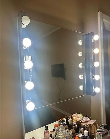 Prodajem sto za šminkanje sa ogledalom i sijalicama. Elegantan sto za na lalafo.rs — 4 Prodajem sto za šminkanje sa ogledalom i sijalicama. Elegantan sto za — 4
