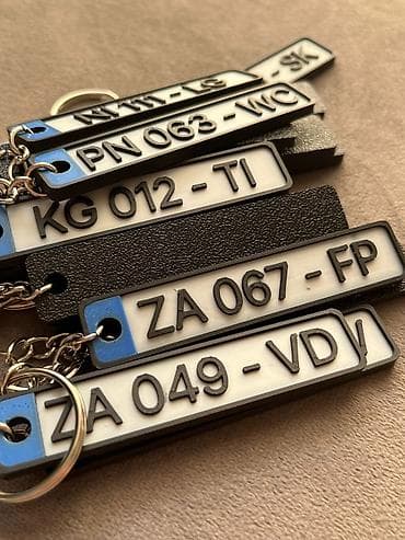 Privesci za ključeve u obliku registarskih tablica - Mini replike na lalafo.rs — 2 Privesci za ključeve u obliku registarskih tablica - Mini replike — 2