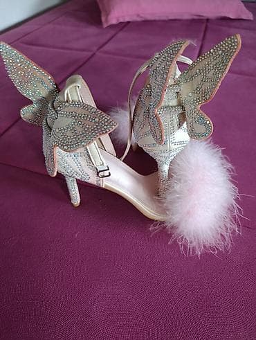 Sandale na štiklu sa dekoracijom leptirovih krila i perjem - Model na lalafo.rs — 4 Sandale na štiklu sa dekoracijom leptirovih krila i perjem - Model — 4