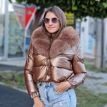 Kratka ženska zimska jakna u metalik bronzanoj boji sa raskošnim na lalafo.rs — 1 Kratka ženska zimska jakna u metalik bronzanoj boji sa raskošnim — 1