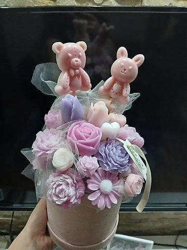 Dekorativni aranžman od parafina u poklon kutiji - Raskošan buket na lalafo.rs — 4 Dekorativni aranžman od parafina u poklon kutiji - Raskošan buket — 4