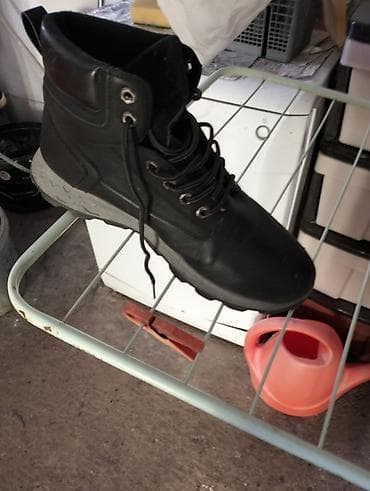 Muška gležnjača – crna - Model: klasična gležnjača sa pertlama - - na lalafo.rs — 4 Muška gležnjača – crna - Model: klasična gležnjača sa pertlama - - — 4