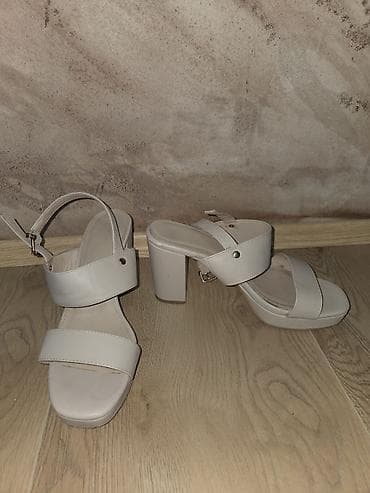 Bež sandale sa blok potpeticom – model “Brady” - Boja: svetlo na lalafo.rs Bež sandale sa blok potpeticom – model “Brady” - Boja: svetlo