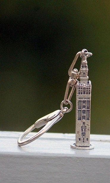 LA GIRALDA Sevilja, Andaluzija, Španija - privezak. Vintage, masivan na lalafo.rs — 1 LA GIRALDA Sevilja, Andaluzija, Španija - privezak. Vintage, masivan — 1
