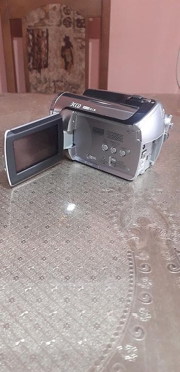 privezak srebro: Panasonic videokamera srebrne boje sa Leica Dicomar objektivom na lalafo.rs — 4 privezak srebro: Panasonic videokamera srebrne boje sa Leica Dicomar objektivom — 4