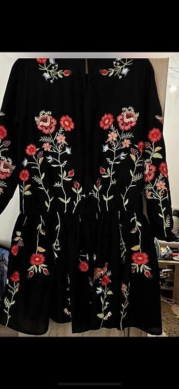 Crna kratka haljina sa raskošnim vezom - Materijal: lagana tkanina sa at lalafo.rs Crna kratka haljina sa raskošnim vezom - Materijal: lagana tkanina sa