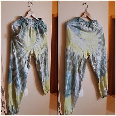 Bershka trenerka – ženske pantalone, veličina XS (EU XS / US XS) na lalafo.rs — 3 Bershka trenerka – ženske pantalone, veličina XS (EU XS / US XS) — 3
