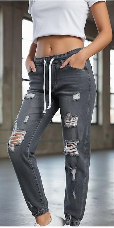 Ženske trenirka-farmerke u tamno sivoj boji sa „distressed”/pocepanim na lalafo.rs Ženske trenirka-farmerke u tamno sivoj boji sa „distressed”/pocepanim