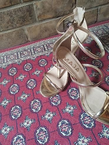 Sandale 38 obuvane par puta nove na lalafo.rs Sandale 38 obuvane par puta nove