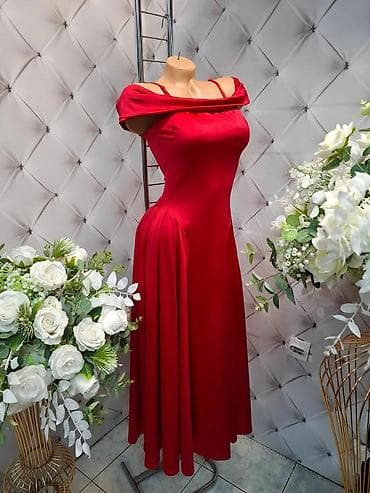 Elegantna duga haljina sa spuštenim ramenima - Model: duga svečana na lalafo.rs Elegantna duga haljina sa spuštenim ramenima - Model: duga svečana