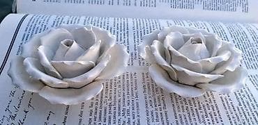 Vinage ručno rađene keramičke ruže CENA ZA OBE. Proizvedeno u Italiji na lalafo.rs Vinage ručno rađene keramičke ruže CENA ZA OBE. Proizvedeno u Italiji