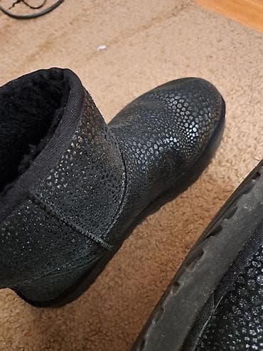 Ugg obuća 38, bоја - Crna na lalafo.rs — 10 Ugg obuća 38, bоја - Crna — 10