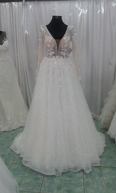 Svetlo bez venčanica sa dugim rukavima i bogatom suknjom - Kroj na lalafo.rs Svetlo bez venčanica sa dugim rukavima i bogatom suknjom - Kroj