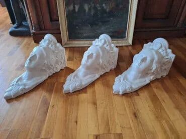 Stilske konzole: Tri konzole od glaziranog gipsa u dobrom stanju sa sitnim ostecenjima na lalafo.rs — 2 Stilske konzole: Tri konzole od glaziranog gipsa u dobrom stanju sa sitnim ostecenjima — 2