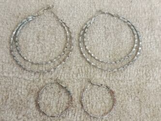 Korišćene minđuše, Alke manje i veće, oba para 150 dinara na lalafo.rs Korišćene minđuše, Alke manje i veće, oba para 150 dinara