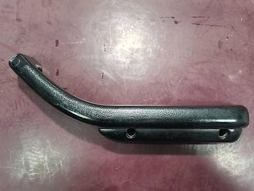 Ručke desnih vrata Lada 21213,21214 Niva . Plasticna. originalna na lalafo.rs Ručke desnih vrata Lada 21213,21214 Niva . Plasticna. originalna