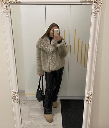 Prelepa nova bundica, nošena samo za slike. Pretopla, pravo krzno 🩷 na lalafo.rs — 3 Prelepa nova bundica, nošena samo za slike. Pretopla, pravo krzno 🩷 — 3