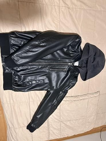 Jakna je obučena par puta. Nema nikakva oštećenja ni tragove nošenja na lalafo.rs — 1 Jakna je obučena par puta. Nema nikakva oštećenja ni tragove nošenja — 1