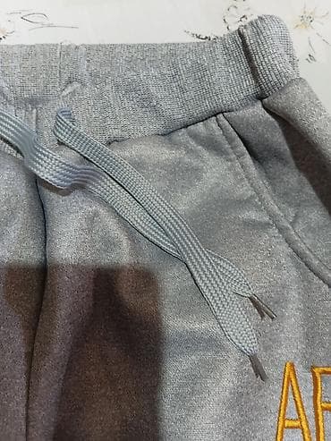 Sivi trenerka komplet (jakna + donji deo) m veličina - Materijal na lalafo.rs — 9 Sivi trenerka komplet (jakna + donji deo) m veličina - Materijal — 9