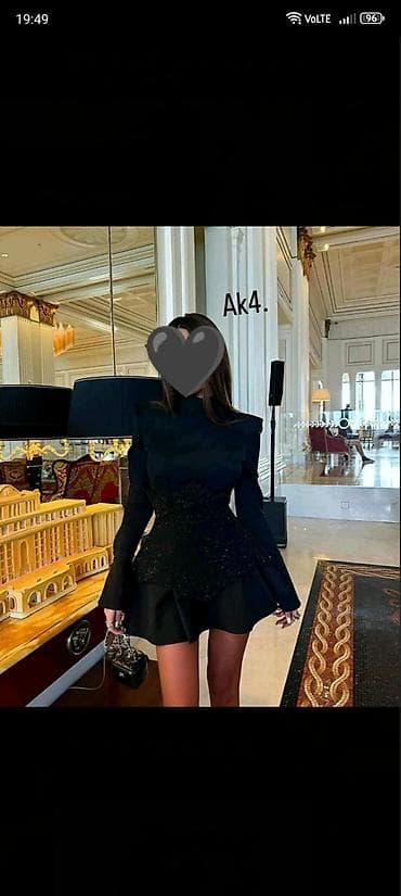 Elegantna crna mini haljina sa dugim rukavima i strukiranim at lalafo.rs — 2 Elegantna crna mini haljina sa dugim rukavima i strukiranim — 2