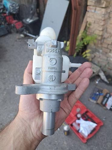 Brake System: Glavni kocioni cilindar sa posudom BOSCH Suzuki SX4 S-Cross Polovan at lalafo.rs — 7 Brake System: Glavni kocioni cilindar sa posudom BOSCH Suzuki SX4 S-Cross Polovan — 7