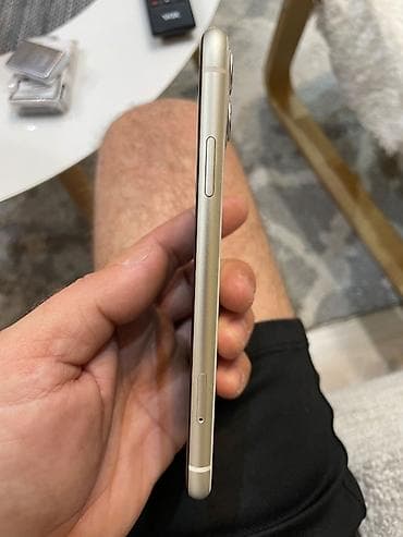Mobile Phones & Accessories: Iphone 11 nije oštećen u dobrom je stanju kupljen nov. Baterija je 81% at lalafo.rs — 2 Mobile Phones & Accessories: Iphone 11 nije oštećen u dobrom je stanju kupljen nov. Baterija je 81% — 2