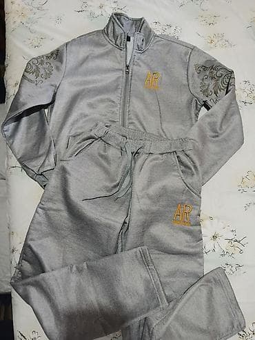 Sivi trenerka komplet (jakna + donji deo) m veličina - Materijal na lalafo.rs Sivi trenerka komplet (jakna + donji deo) m veličina - Materijal