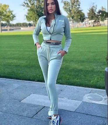 Ženski sportski komplet – trenerka i gornji deo - Boja: svetlo na lalafo.rs Ženski sportski komplet – trenerka i gornji deo - Boja: svetlo