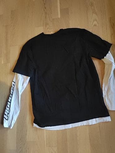 kom sa etiketom: Duks/majica sa duplim rukavima – crno-bela kombinacija. Gornji sloj je at lalafo.rs — 2 kom sa etiketom: Duks/majica sa duplim rukavima – crno-bela kombinacija. Gornji sloj je — 2