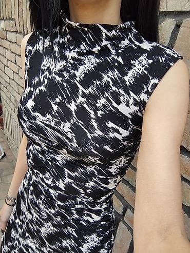 H&M haljina, veličina S. - Kroj: uska, pripijena silueta koja na lalafo.rs H&M haljina, veličina S. - Kroj: uska, pripijena silueta koja