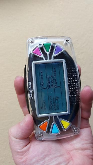 igrice za ps3: Trivial Pursuit handheld elektronska igrica – prenosivi kviz - na lalafo.rs — 4 igrice za ps3: Trivial Pursuit handheld elektronska igrica – prenosivi kviz - — 4