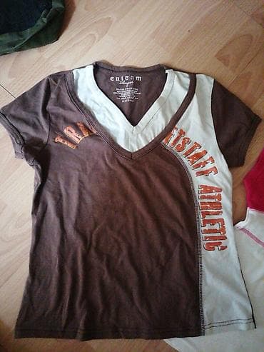 Tri ženske majice kratkih rukava različitih dezena. Jedna majica je na lalafo.rs — 4 Tri ženske majice kratkih rukava različitih dezena. Jedna majica je — 4