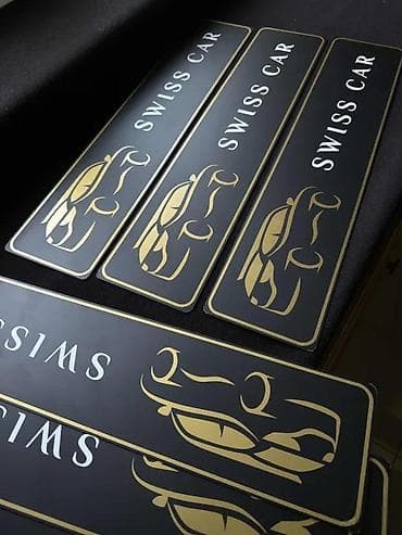 kom sa etiketom: Auto table - ukrasne pvc tablice po želji - 2119 📌 opis: ne radimo at lalafo.rs — 3 kom sa etiketom: Auto table - ukrasne pvc tablice po želji - 2119 📌 opis: ne radimo — 3