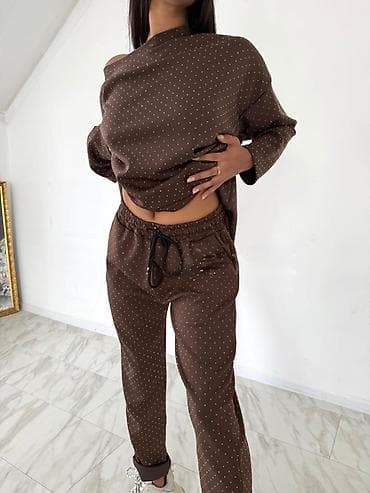 zenske broj: Dvodeleni ženski komplet – dukserica i trenerka sa sitnim tačkicama - at lalafo.rs — 1 zenske broj: Dvodeleni ženski komplet – dukserica i trenerka sa sitnim tačkicama - — 1