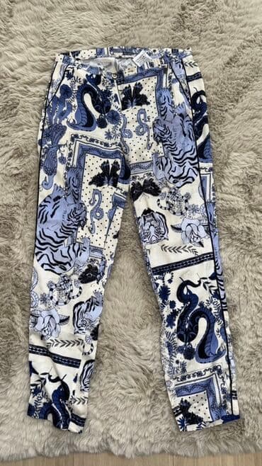 Farmerke: Ženska garderoba – više komada 1) Print pantalone - Materijal: lagana na lalafo.rs Farmerke: Ženska garderoba – više komada 1) Print pantalone - Materijal: lagana
