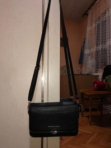 Ženska torbica
Stanje:Odlično na lalafo.rs — 3 Ženska torbica
Stanje:Odlično — 3